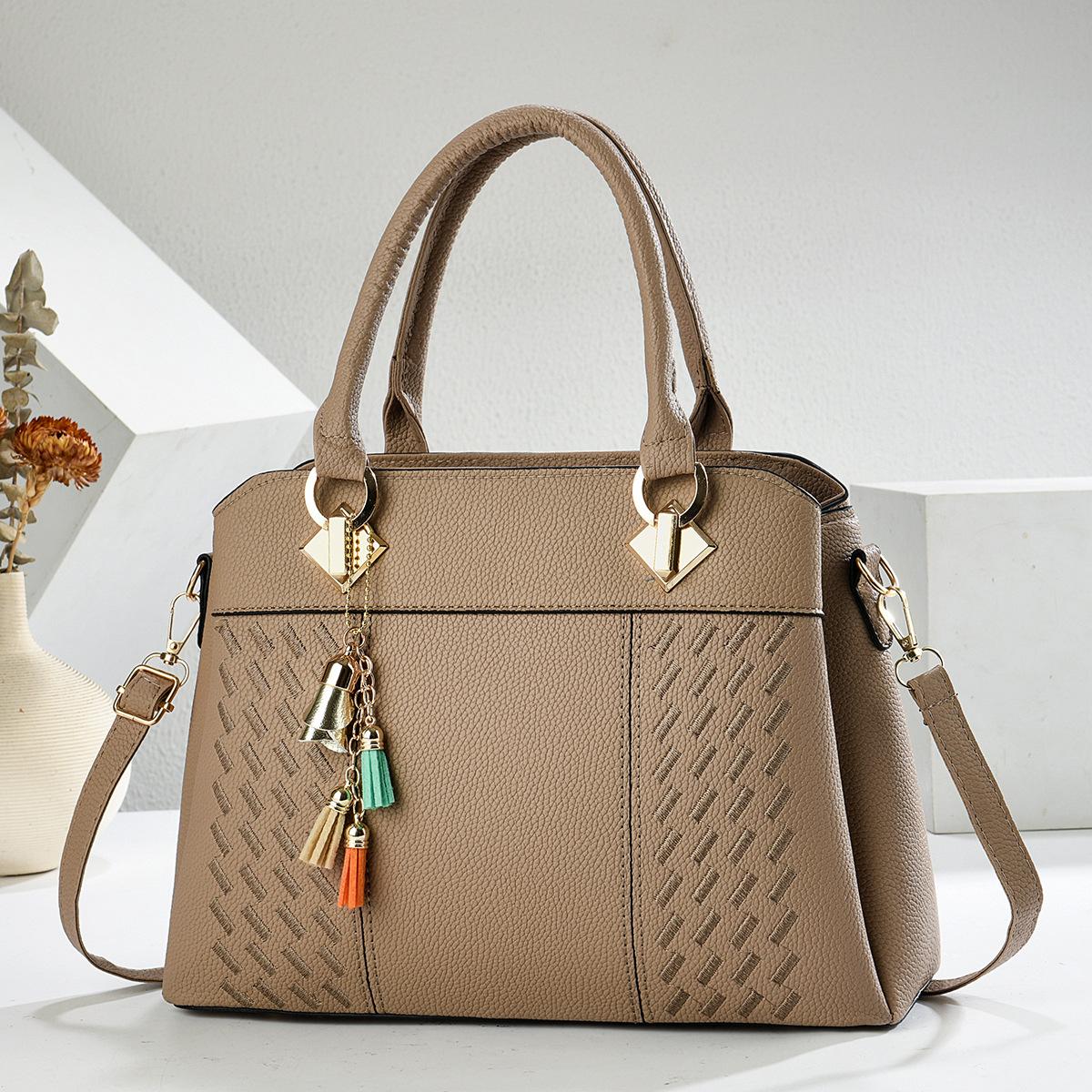 

Handbag autumn and winter new women s bag messenger bag large bag large capacity middle-aged mother bag women s shoulder bag 31-23-15 світлого кольору хакі