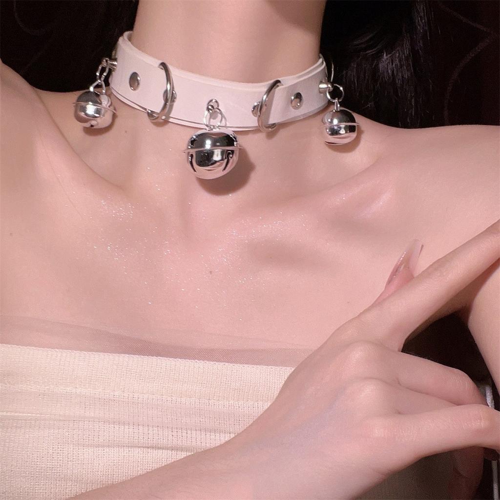 Female collar with a chain around the neck, choker, Niche design leather neck collar, high-end punk neck chain, sexy neck collar