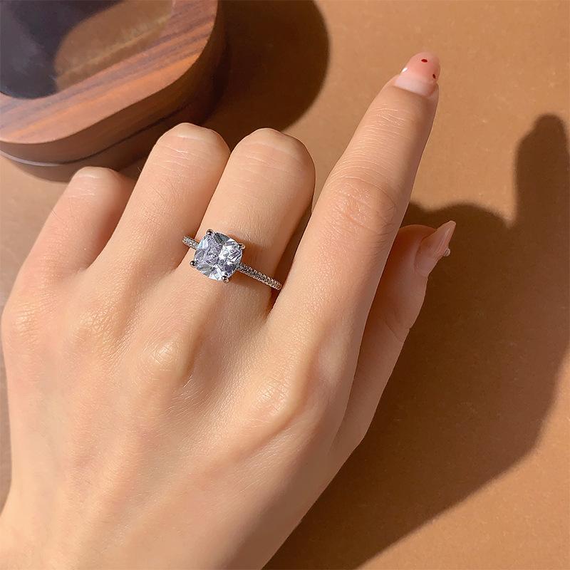 Srebrny Nowy Modny Kwadratowy Pierścionek z Białego Zirkonu w Białym Złocie dla Kobiety na Zaręczyny i Oświadczyny Prezent dla Panny Młodej Walentynki