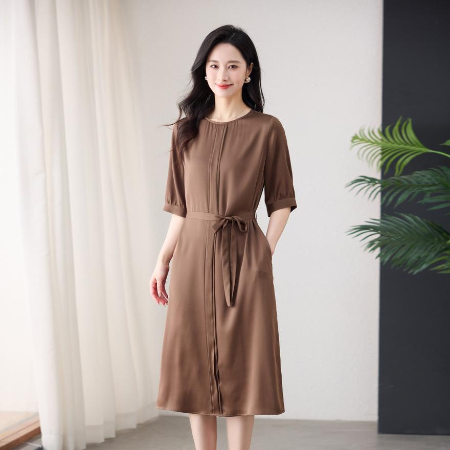 

Fashion trendy brand heavy silk dress new five-quarter sleeve mulberry silk solid color skirt L темно-коричневого кольору