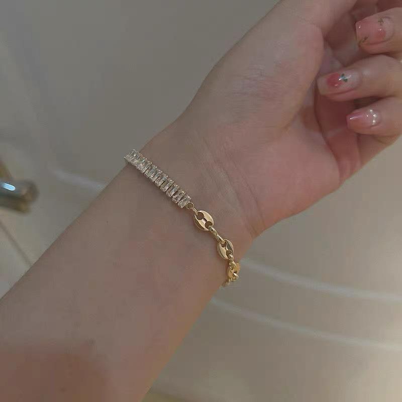 Bracelet Perle Irregulière Forme Spéciale Française Bracelet Femmes Niche Luxe Léger Exquis Doré Demi-Bracelet Bracelet Accessoires