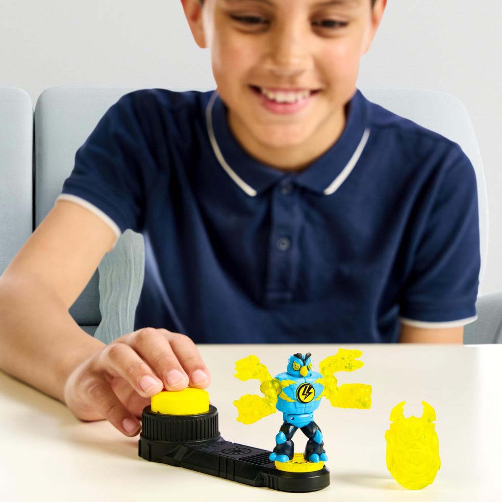 Legend of Aked Power Storm - Giants - Chest - Mini Battle Warrior with Double Strike Armor Ready, Fight, Split Strike.