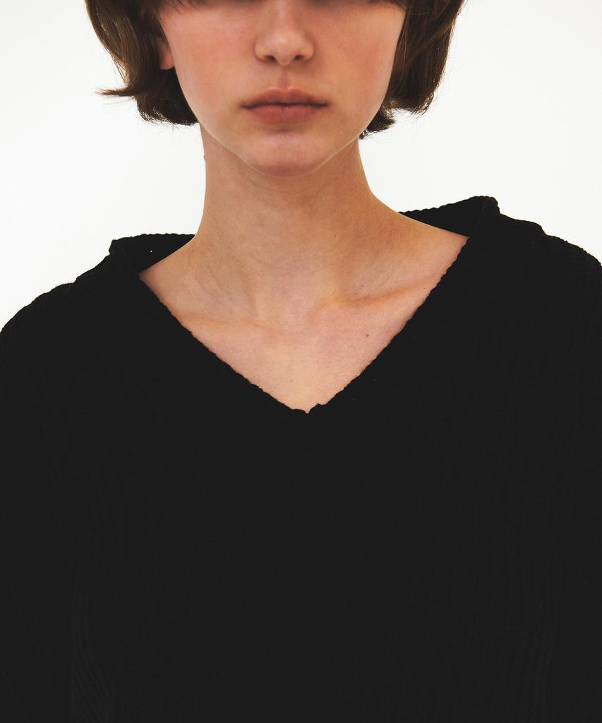 Daiaegeuneol Cotton V Neck Knit (Black)