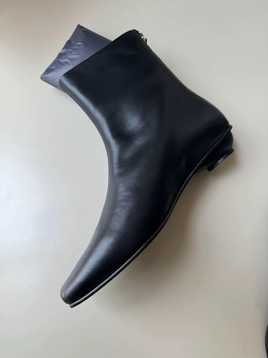 

French minimalist small bare boots short boots thin boots women s 2025 velvet rear zipper low heel square head versatile Martin boots 40