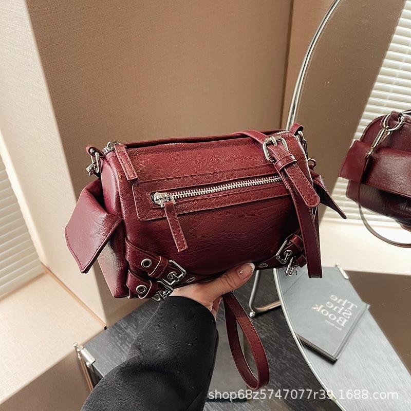 Large capacity bag women's autumn and winter 2025 new fashion niche design one-shoulder crossbody bag retro versatile pillow bag