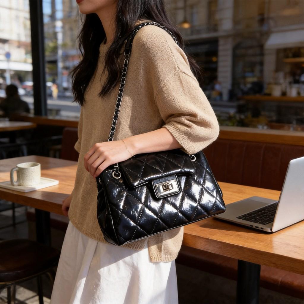 Pu Single Shoulder Bag For Women With Quilted Lock Closure And Chain Strap For Daily Use