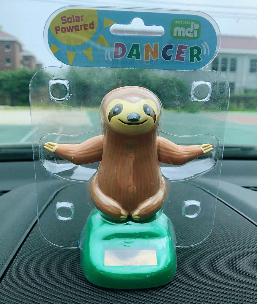 Sloth Solar-Powered Car Ornament - Cartoon Shaking Head Doll, Creative Halloween Gift, Custom Car Accessory