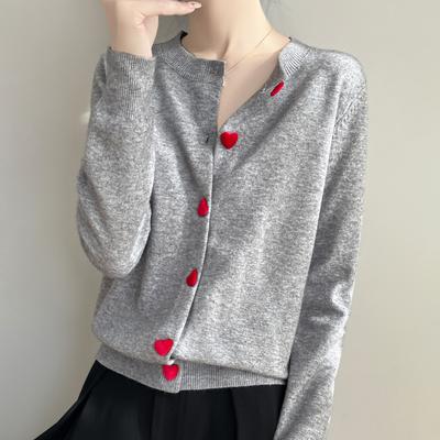 Um Novo Cardigã Tricotado Color-blocking com Fecho em Forma de Coração Doce e Juvenil Estilo Coreano para Mulheres, Um Suéter Versátil para Primavera e Outono