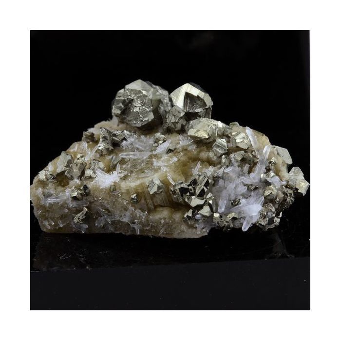 Sidérite, Pyrite, Quartz 42.94 carats