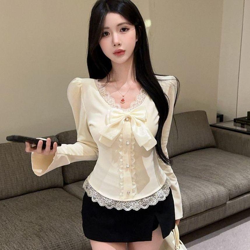 Women s Velvet Bow Knot Bell Sleeve V-Neck Lace Trim Long-Sleeve Top for Autumn/Winter 2025 XL