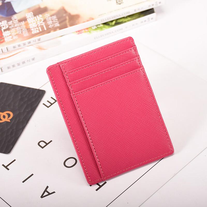 

Универсальный держатель для паспорта и карт DAXTE