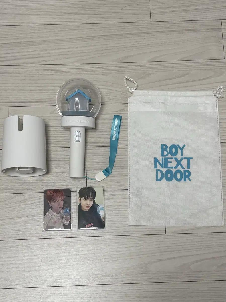 

BOYNEXTDOOR Bonek will also be selling Wonder Stick cheering sticks. Used