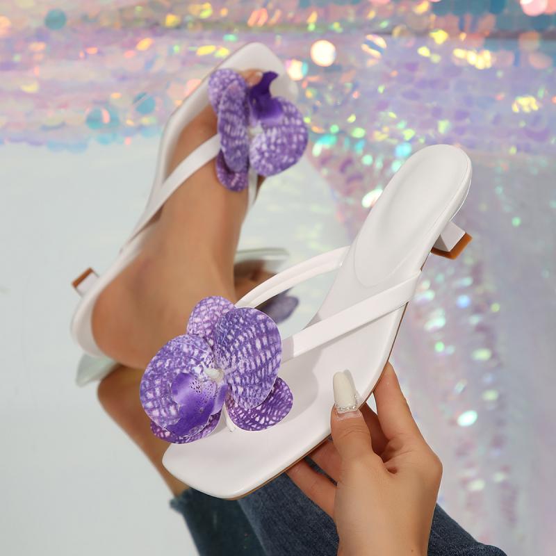 Fashion Sexy Simulated Purple Flower Flip Flops Women 2025 Summer Bohemia White Beach Sandals Square Toe Low Heels Hawaiian Slippers