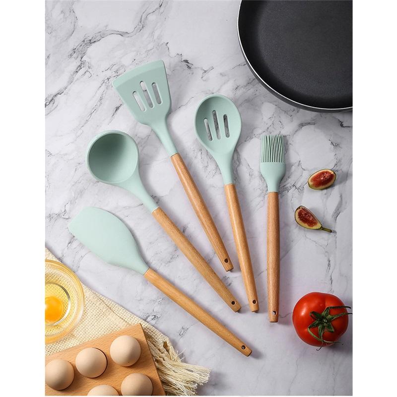 Food Grade Silicone Kitchenware 12 Piece Set High Temperature Resistant Wooden Handle Set With Storage Tube Kitchen Tools