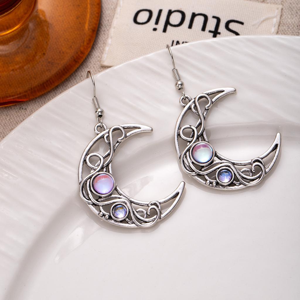 Retro Style Stud Earrings Hollow Design Sense Moon Heavy Industry Moonstone Earrings Women'S Light Luxury Generous Earrings
