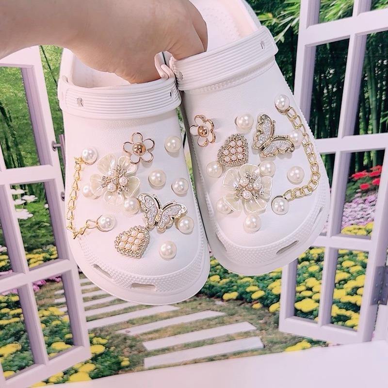 24PCS Luxury Shoe Charms Set Accessories Hole Shoe Buckle Diamond Butterfly Fiveleaf Flower Pearl Chain DIY Shoes Decorations