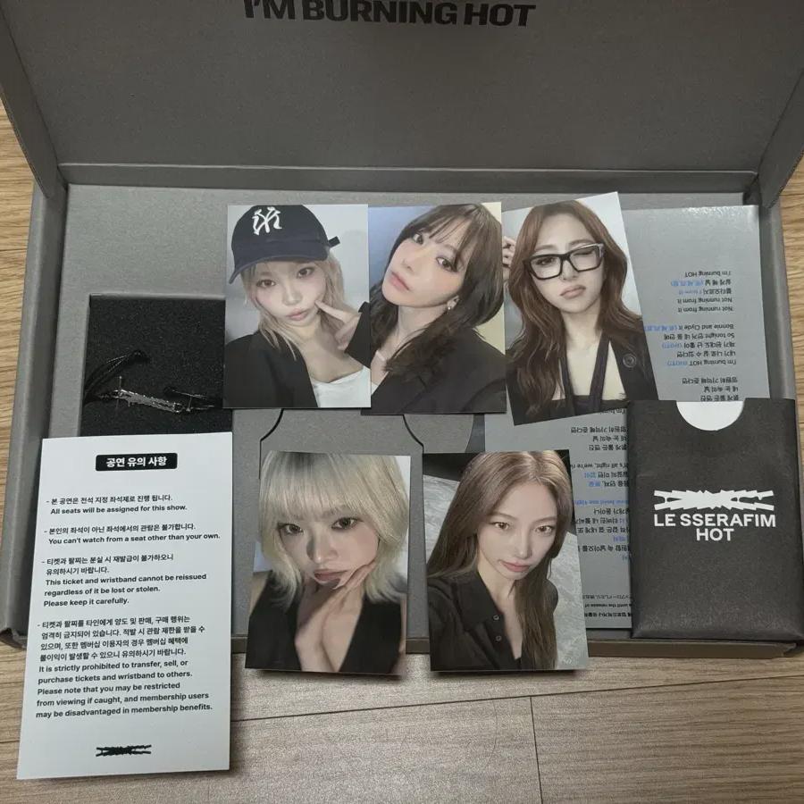 

Le Sserafim Hot Showcase Kit