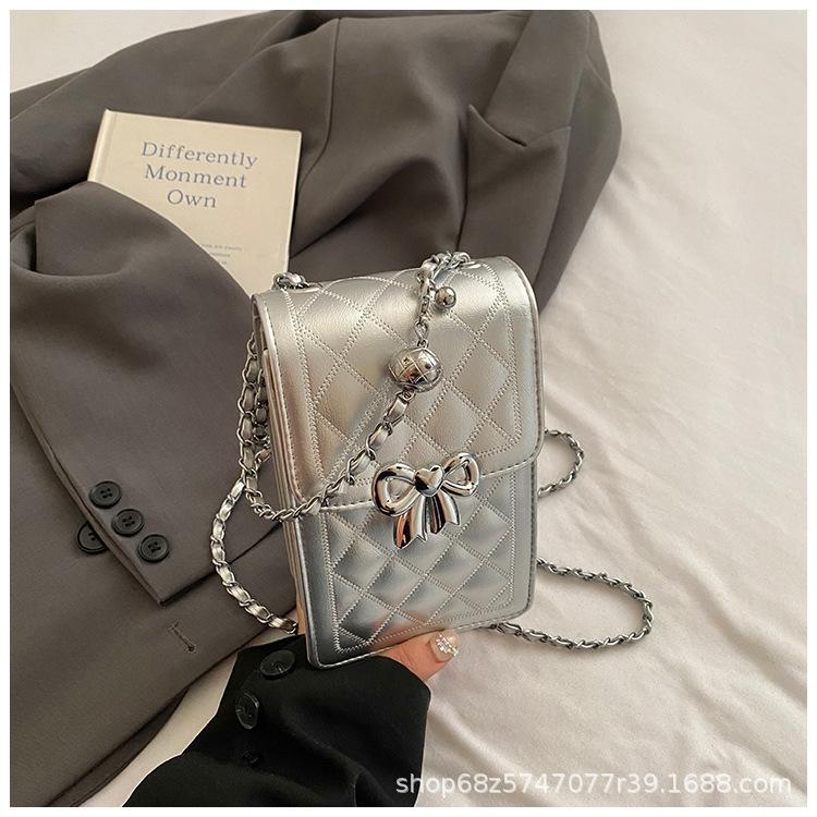 Xiaoxiangfeng diamond chain small bag girls 2025 new Korean version niche versatile mobile phone bag commuter messenger bag