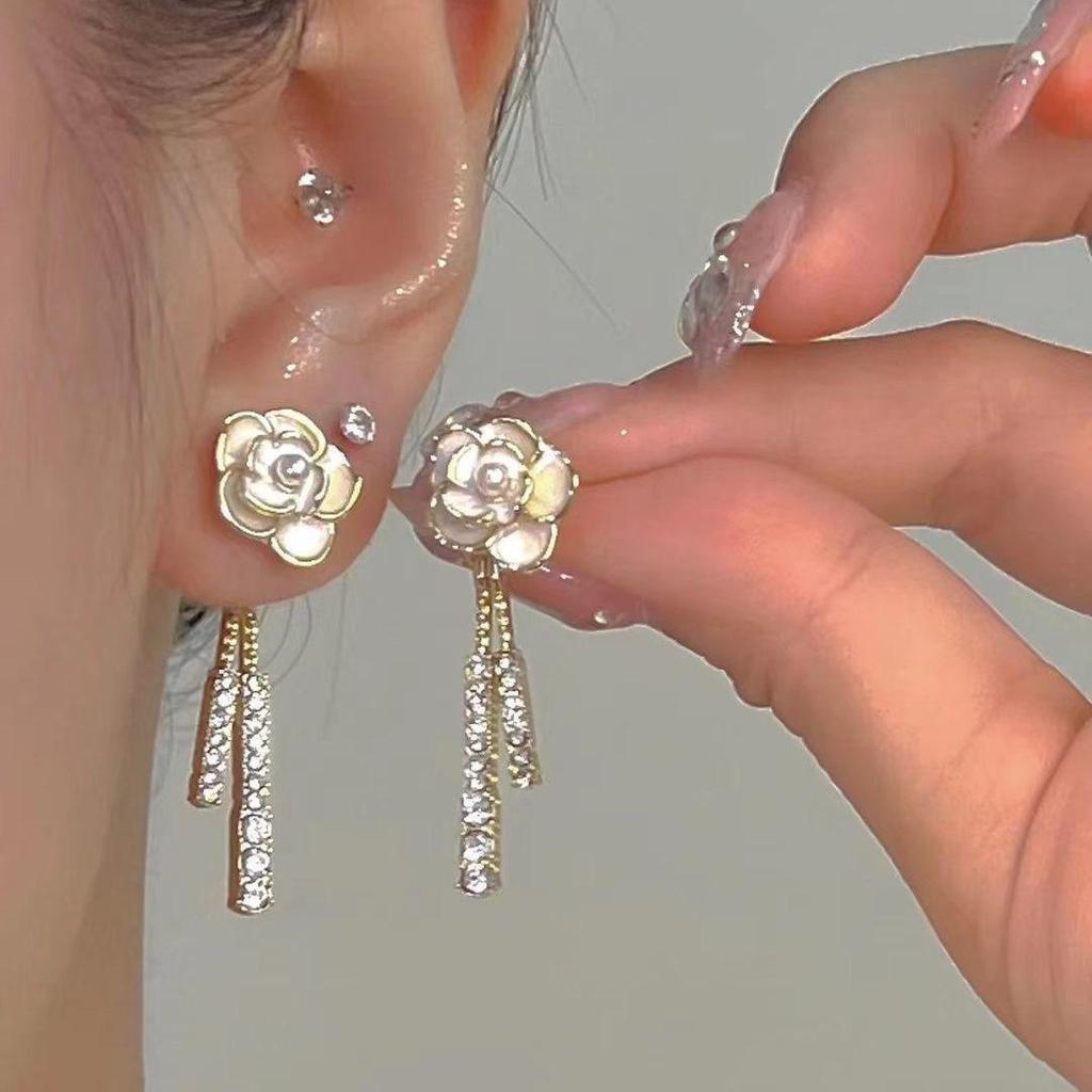 Lychee Jelly Powder Mosquito Coil Ear Clips: Elegant Chinese Style Moisturizing Earrings for Women