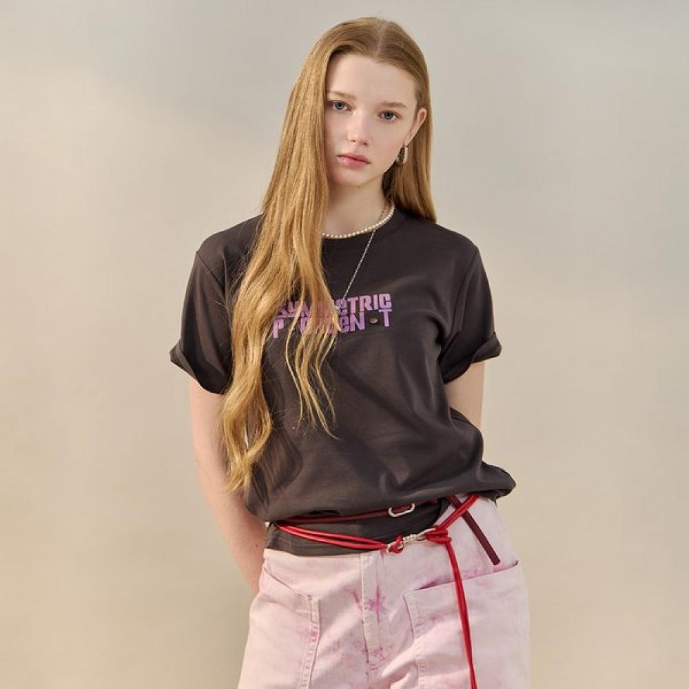 

Maxza Flocking LeTTering Round ShorT Sleeve T shirT zf05qT006na charcoal/FREE