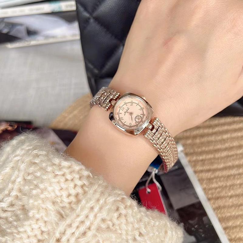 Niche Design Independent Dial Small Dial Spike Belt Atmospheric Women S Steel Belt