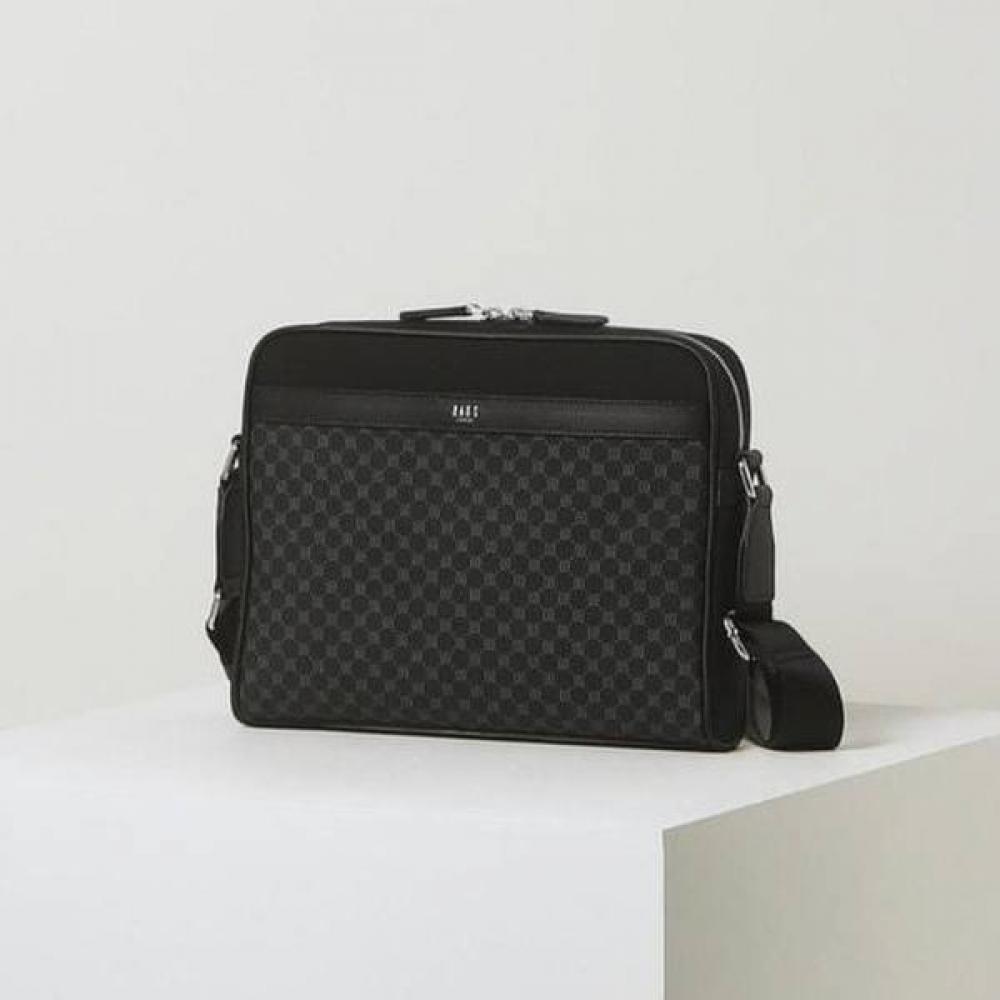 

Daks Black Crossbody Bag Dd Louise Pattern F593bk Single option