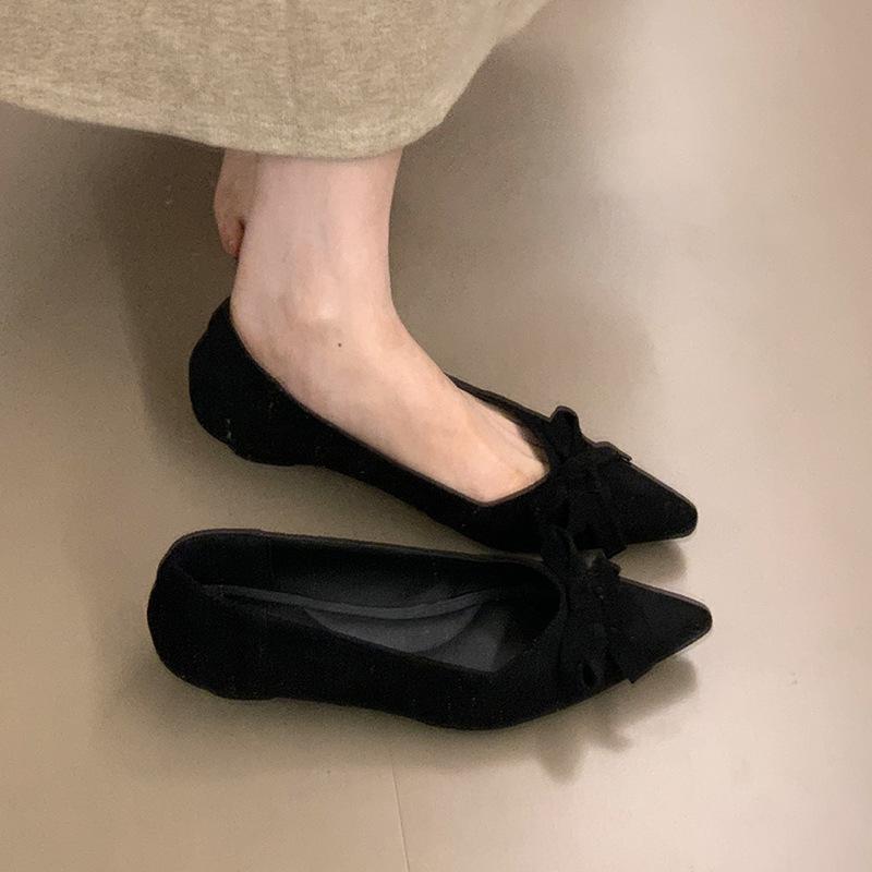 

Ocean one 2025 autumn and winter new temperament bow gentle single shoes women s shallow mouth low heel pointed commuter shoes 39