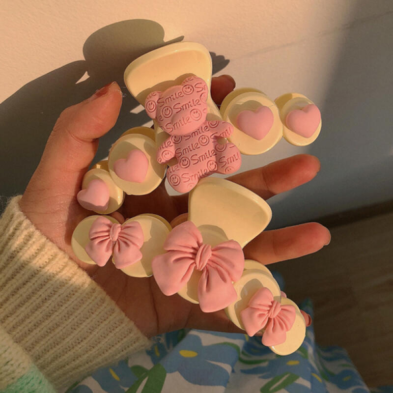 

Wicked Daily Cream Pink Hair Clip Option 1