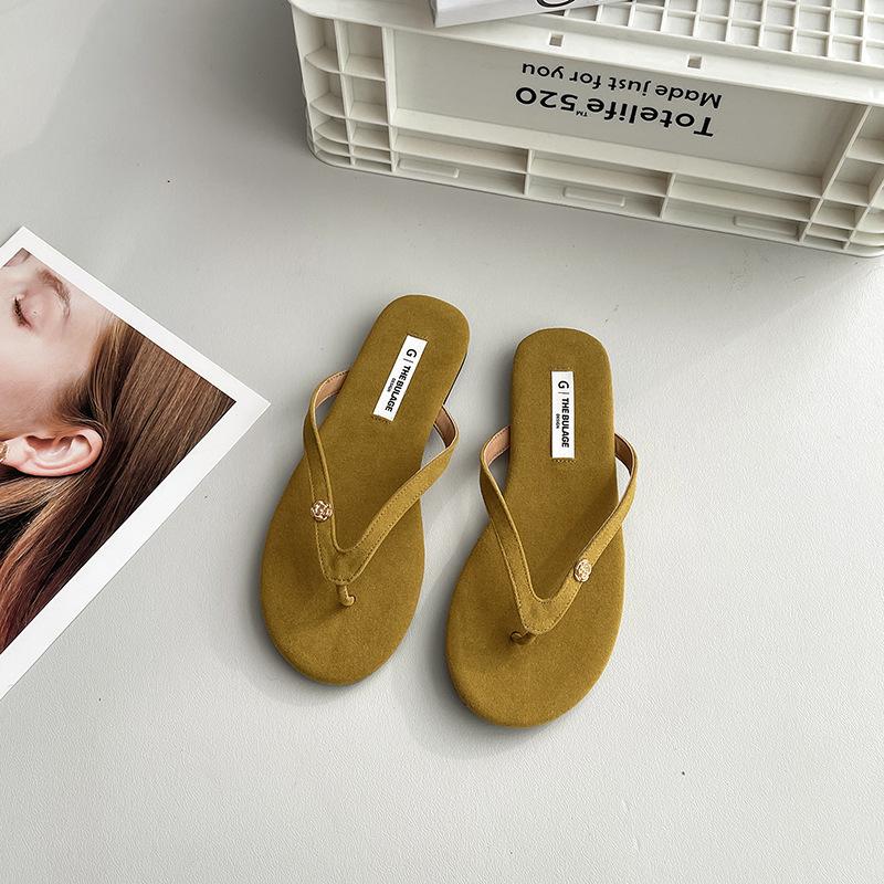 Soft bottom outer wear solid color sandals simple foot pinching summer new flat bottom non-slip holiday beach flip-flops female tide