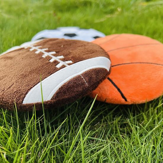 Brinquedo para Cão Bola Plana Disco Voador Macio de Pelúcia Brinquedo Mastigável com Apito Bola de Futebol Basquete Rugby Brinquedo de Buscar para Filhote Alívio da Ansiedade da Dentição Brincadeira Interativa