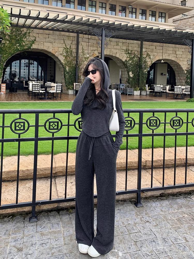 Autumn/Winter Korean Style Slim Wide-Leg Pants & Sports Top Set for Women - Waist-Cinching Fashionable Two-Piece