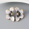 Pinkdudu Vintage Pearlescent Painted Petals Zinc Alloy Earrings Simple Stud Earrings Women Jewelry PD2362