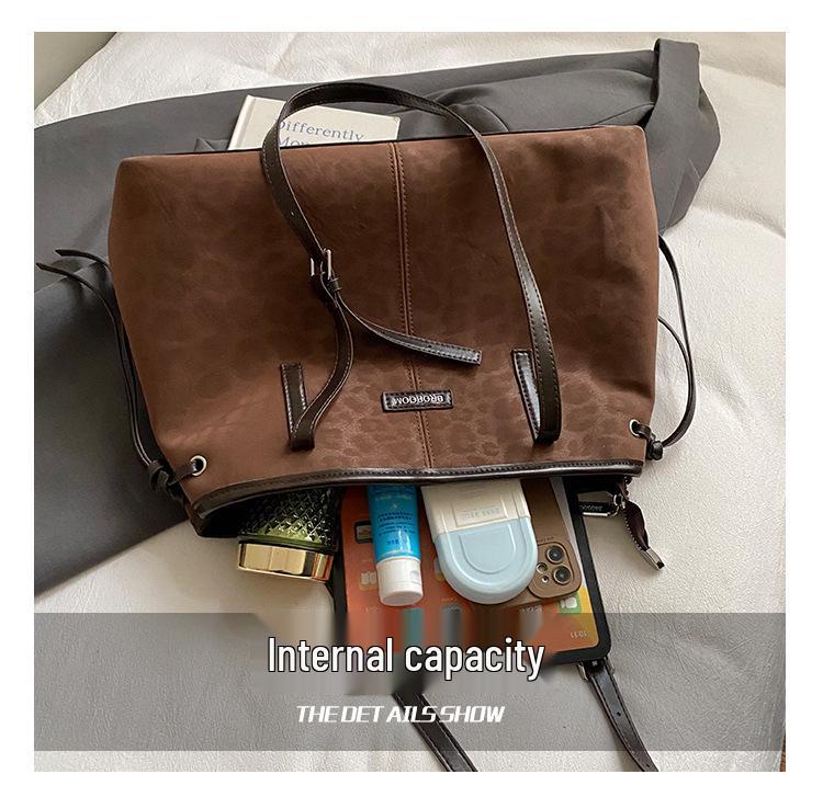 Women's Large-Capacity Retro Tote Bag - Versatile, Casual, Single Shoulder, Underarm Design for Autumn & Winter 2025 Work Commute.