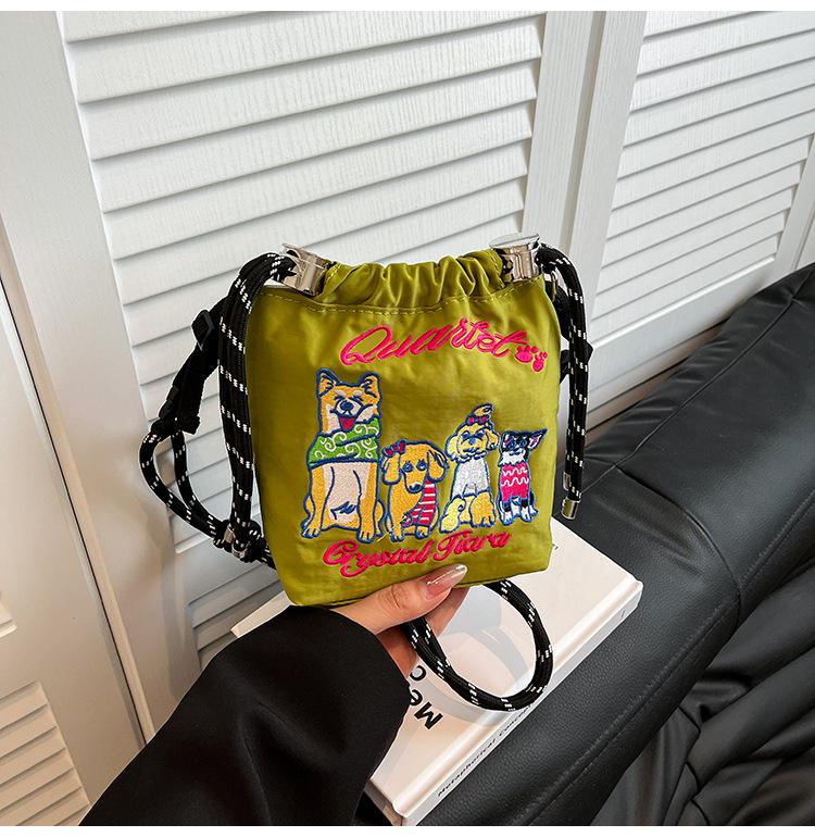 

Вышивка сумка-мешок на шнурке женская нишевый дизайн маленькая свежая мода большая вместимость портативная сумка для хранения косметичка зелёный