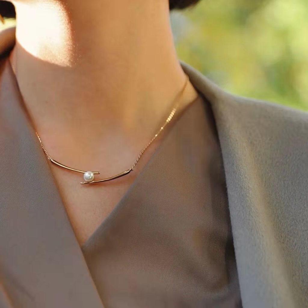 Minimalist Clavicle Chain Necklace with Korean Pearl Chopstick Design - Influencer-Approved Niche Style for Women