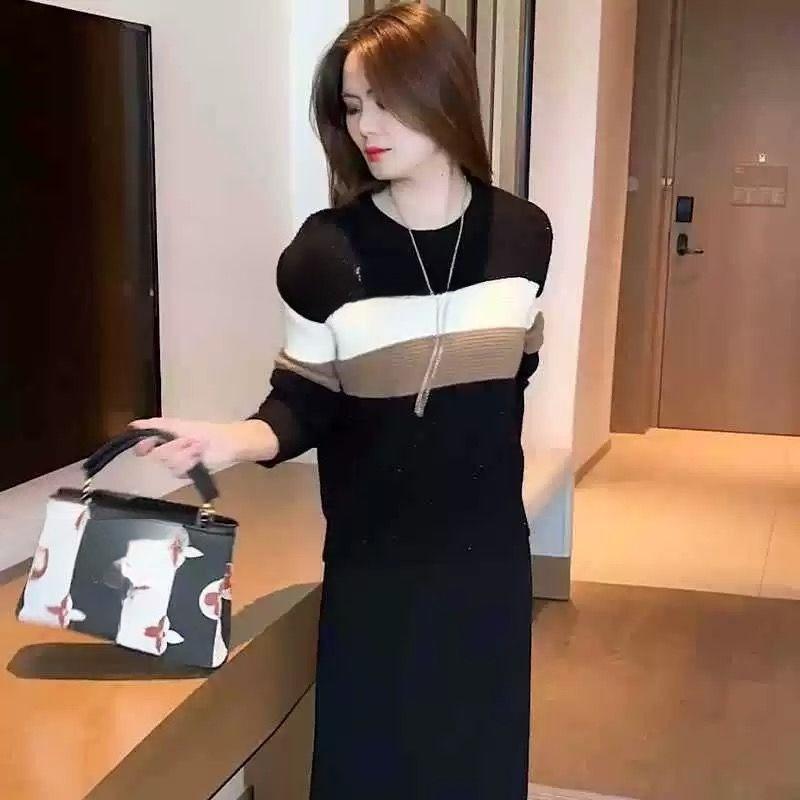 

A New Loose Soft and Relaxed Women s Top with A Retro Color-blocking Striped Knitted Sweater In Early Autumn one size чёрный