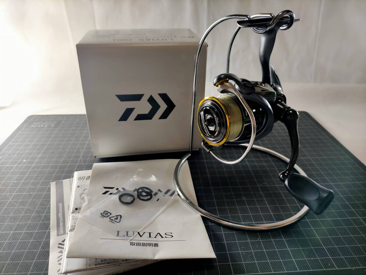 [USED]DAIWA 15 Luvias 2004 Spinning Reel Excellent Condition w/ Accessories