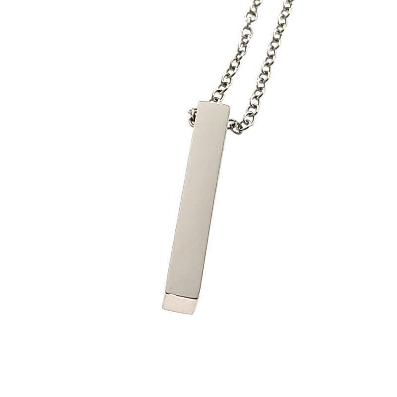 

Минималистичное ожерелье-подвеска в виде квадратного стержня с гравировкой с золотым покрытием