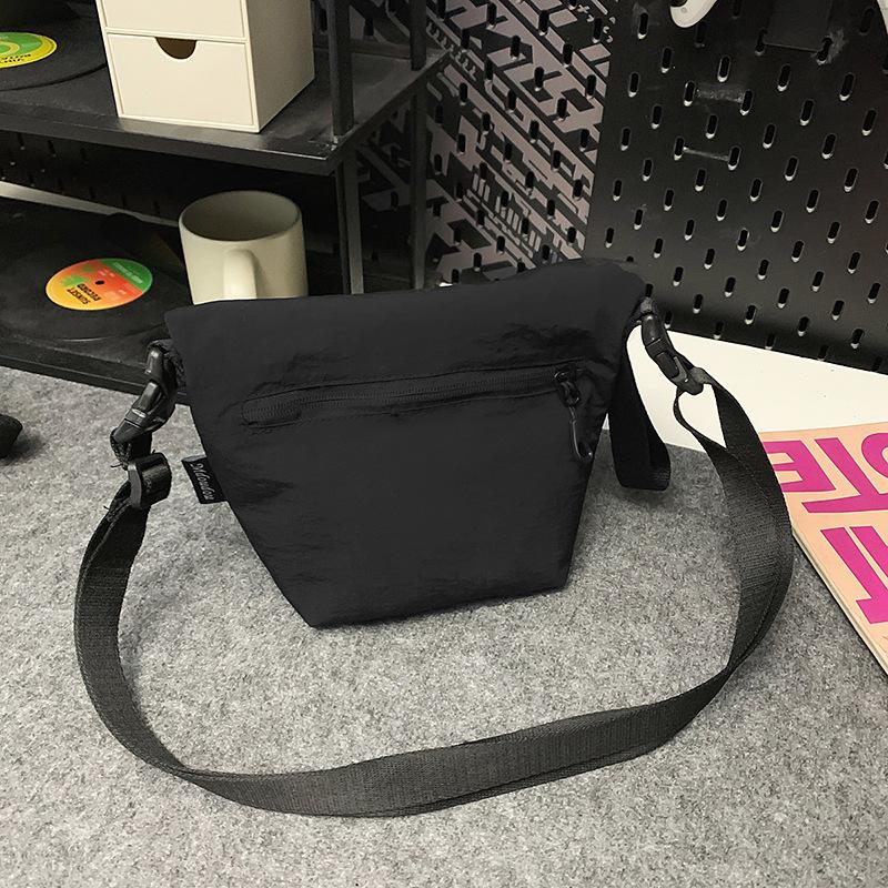 

New lightweight nylon messenger bag women s fashion commuter shoulder bag men s solid color small square bag чёрный