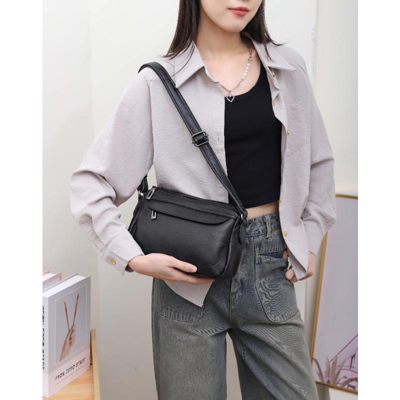 

Женская практичная сумка через плечо чёрный