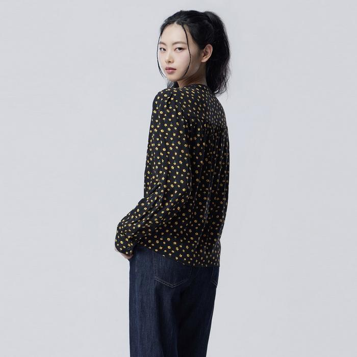 Benetong Flower Pattern Lace Blouse_Bable1631Bk
