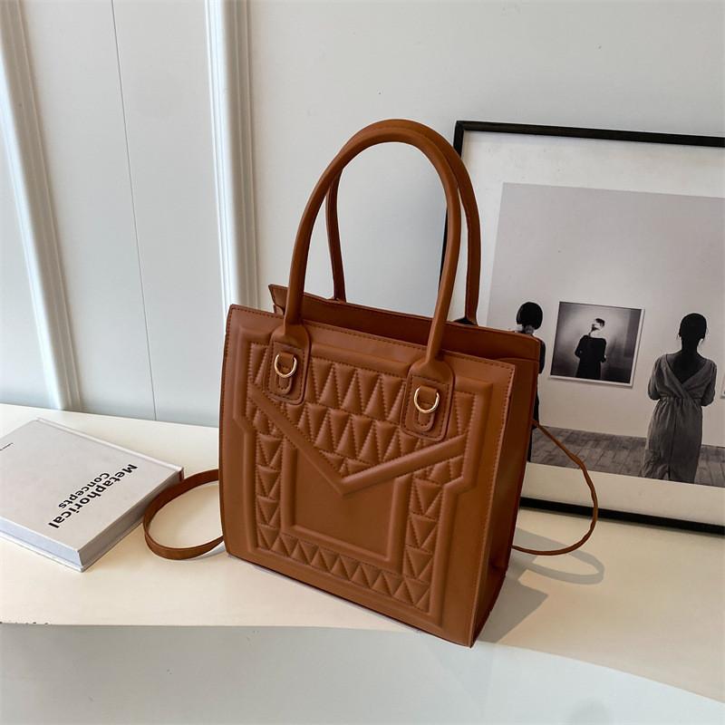 

Stylish Vintage Small Square Bag For Women In Black And Pink Perfect For Casual Daily Outfits коричневий
