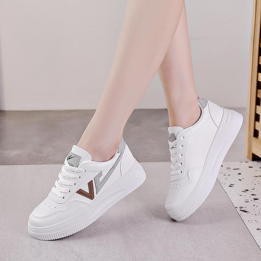 2024 Spring Korean Style Women's Thick Sole Platform White Shoes - Trendy, Breathable, Height-Increasing Casual Shoes for Students
