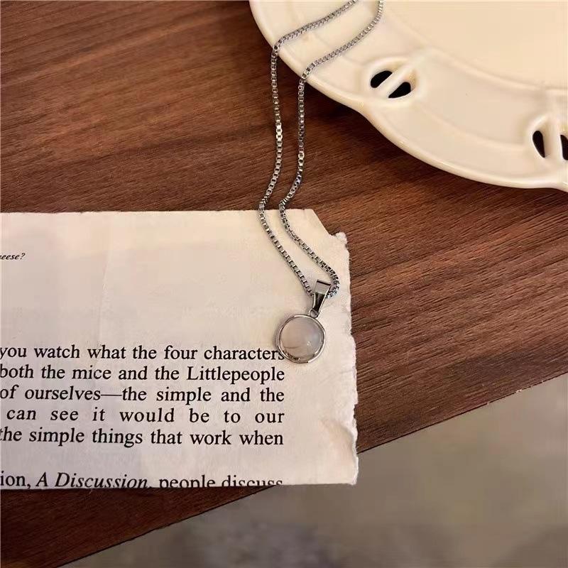 Chalcedony Round Pendant Necklace, Collarbone Chain Can Be Worn On Both Sides, Fashionable And Personalized Temperament Accessories
