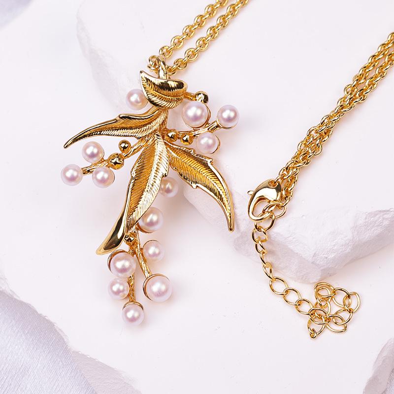 Pearl Flower Sweater Necklace: Stylish & Versatile Clavicle Chain for Women