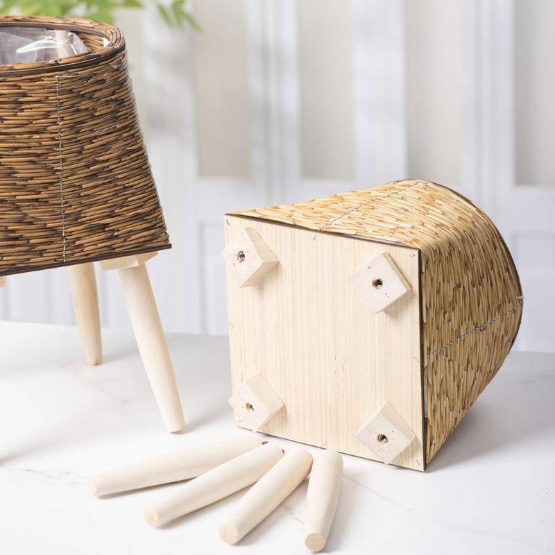 Portable Plastic and Wood Planter Easy to Use Wicker Styles Planter Realistic Flowerpots for Various Environment