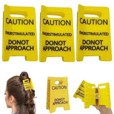 Panneau d'avertissement Surstimulé Pince à cheveux Griffe Accessoire Drôle Pour Cheveux Fins En Jaune Vif Et Noir Conception Lettres Audacieuses