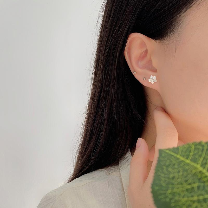 Flower Earrings Fashionable Commuting Simple Temperament Exquisite Small Ear Piercing Ear Decorations