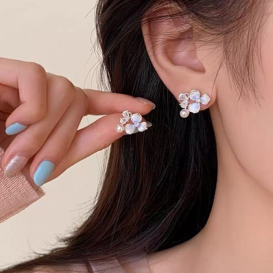 Female Flower Light Luxury Niche Earrings 1 pair of earrings