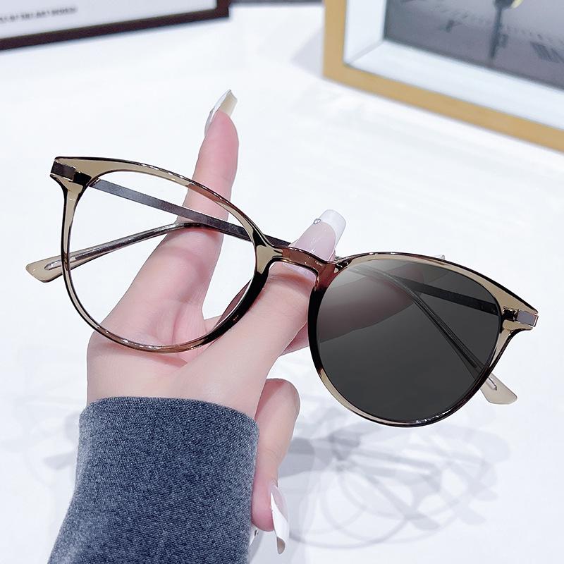 Ins Cat Eye Photochromic Glasses Frames Female Male Outdoor UV Proof Optical Grade Glasses Eye Glasses Travel Retro Spectacles Eyeglasses